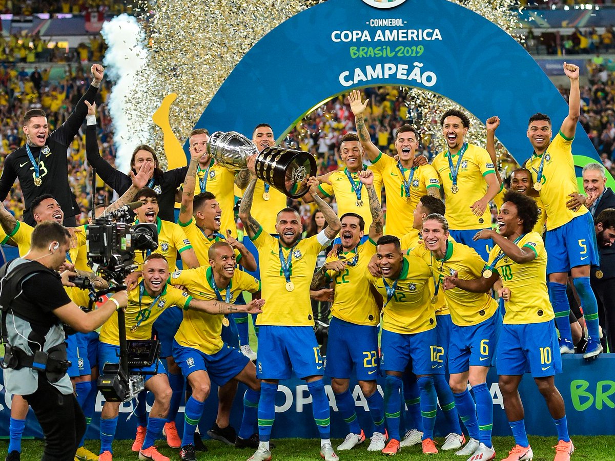 Brazil thống trị mọi giải thưởng sau khi vô địch Copa America: Dani Alves và Alisson lần lượt được vinh danh