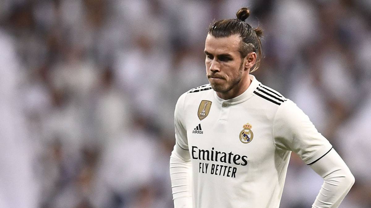 Người thừa Gareth Bale bị CĐV Real Madrid mắng chửi thậm tệ khi trở về hội quân