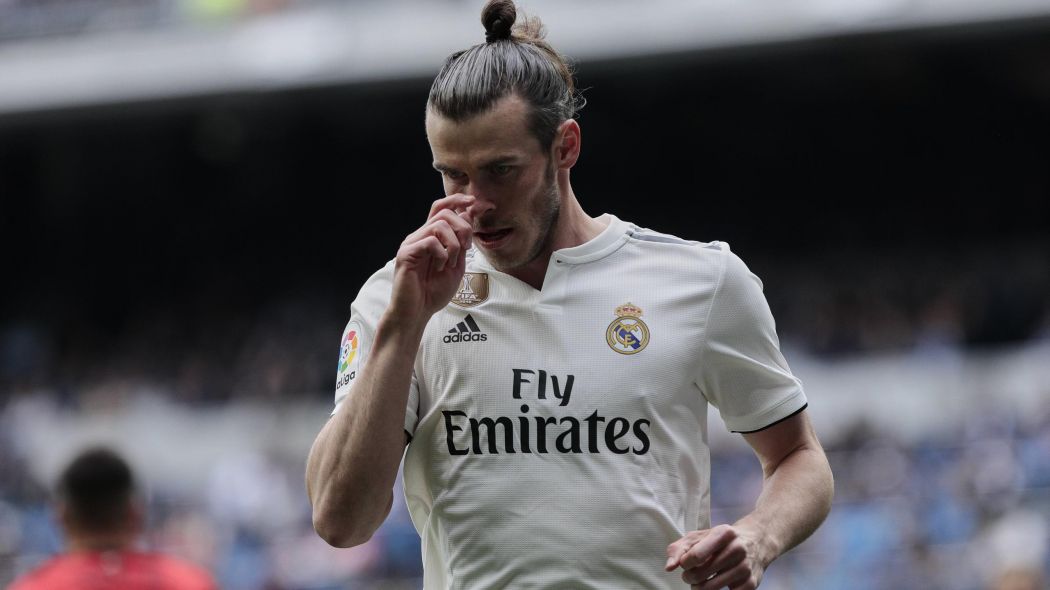 Người thừa Gareth Bale bị CĐV Real Madrid mắng chửi thậm tệ khi trở về hội quân
