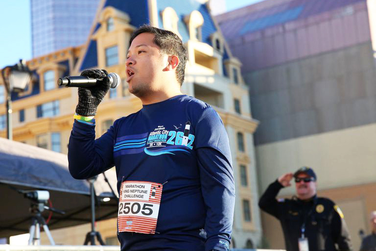 Chàng trai hát quốc ca tại các giải chạy ở 50 bang nước Mỹ kể về Đà Nẵng Marathon