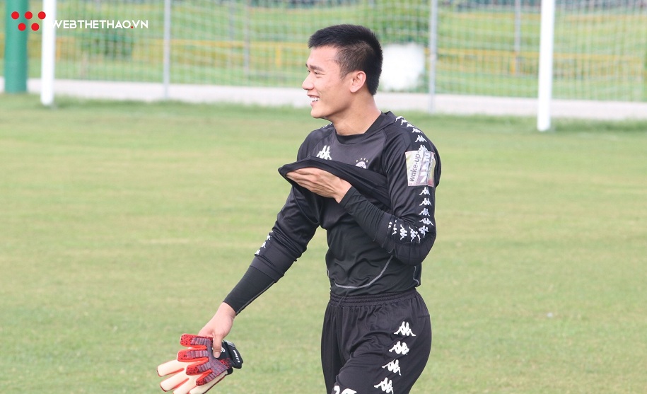 Các cầu thủ Hà Nội cười “không thấy mặt trời” trước trận gặp TP.HCM 