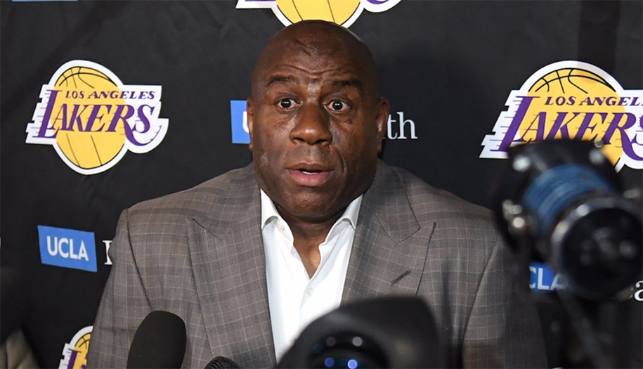 Magic Johnson đã định đoạt số phận của Lakers trong cuộc đua Kawhi Leonard ra sao?