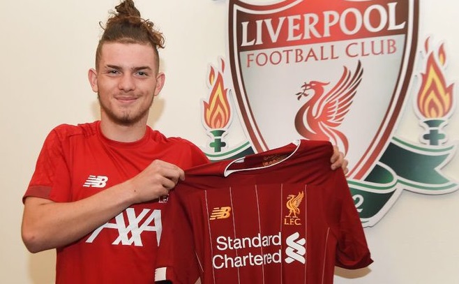 Liverpool ký hợp đồng với cầu thủ trẻ nhất Premier League