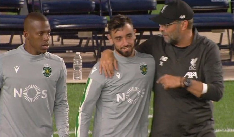 Sáng tỏ điều HLV Klopp nói với Bruno Fernandes sau trận giao hữu của Liverpool