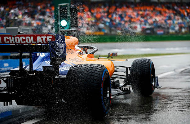 Grand Prix Đức phát rồ với cơn mưa ngang qua: Cuộc đua tệ nhất của Hamilton khiến Mercedes trắng tay!