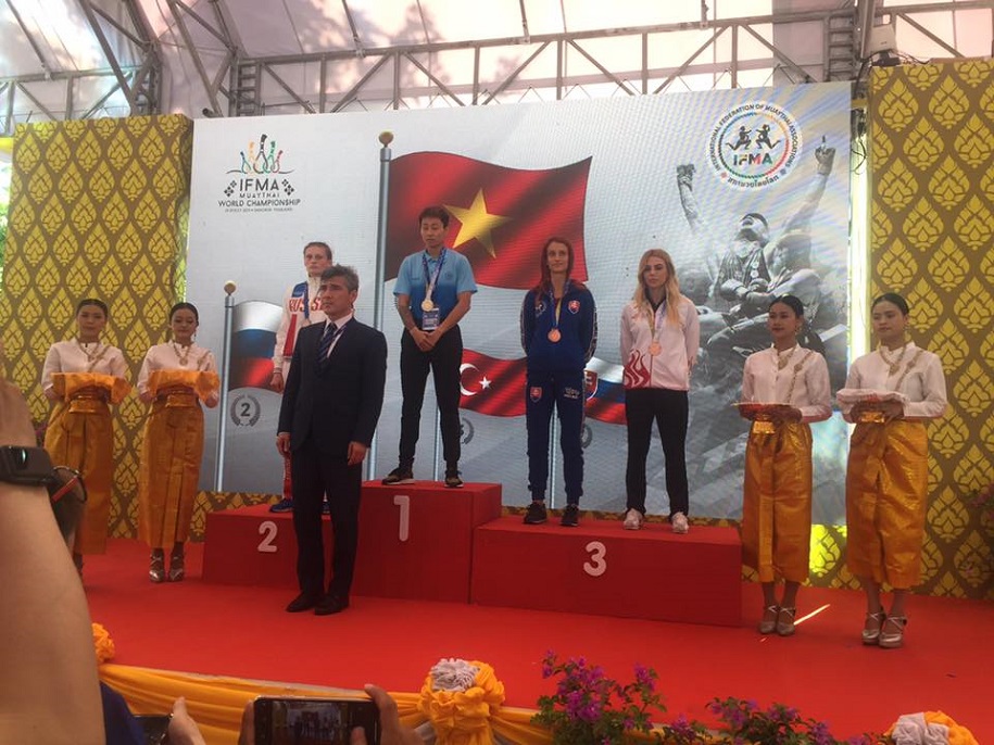 Bùi Yến Ly nhận giải Nữ vận động viên xuất sắc nhất năm 2019 của IFMA