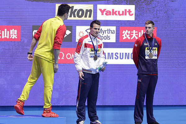 Kình ngư doping Trung Quốc được chào đón như người hùng sau vụ mắng đối thủ Anh tại giải bơi VĐTG