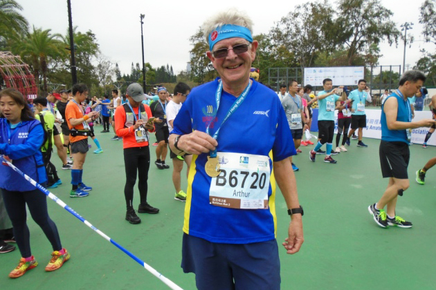 Người đàn ông 67 tuổi 500 lần chạy marathon trong vòng 27 năm