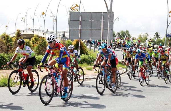 16 tay đua không hoàn thành chặng 2 Giải xe đạp ĐBSCL 2019