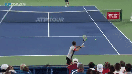 Cincinnati Masters: Federer lộ tuyệt chiêu hiếm thấy