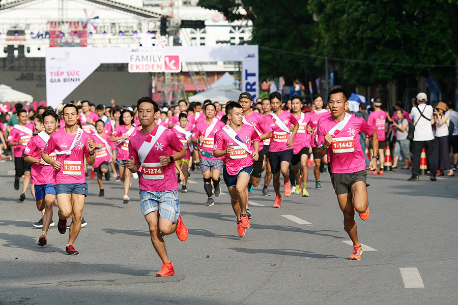 Những hình ảnh ấn tượng nhất giải chạy Family Ekiden 2019