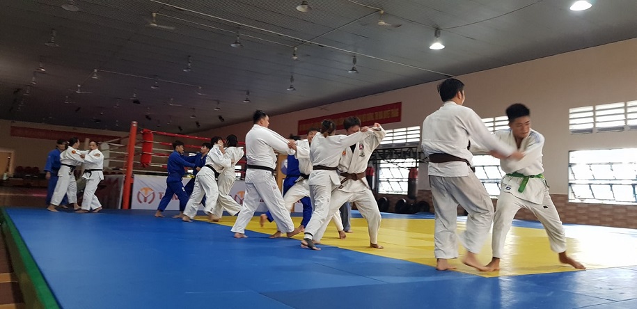 Judo: Nghệ thuật của các tư thế ném ngã