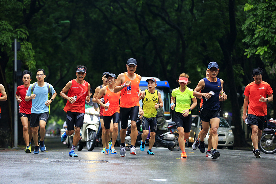 Cung đường chạy đẹp độc lạ của VPBank Hanoi Marathon 2019 mờ ảo trong đêm