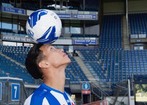 Heerenveen của Văn Hậu giúp bóng đá Hà Lan phá kỷ lục chuyển nhượng