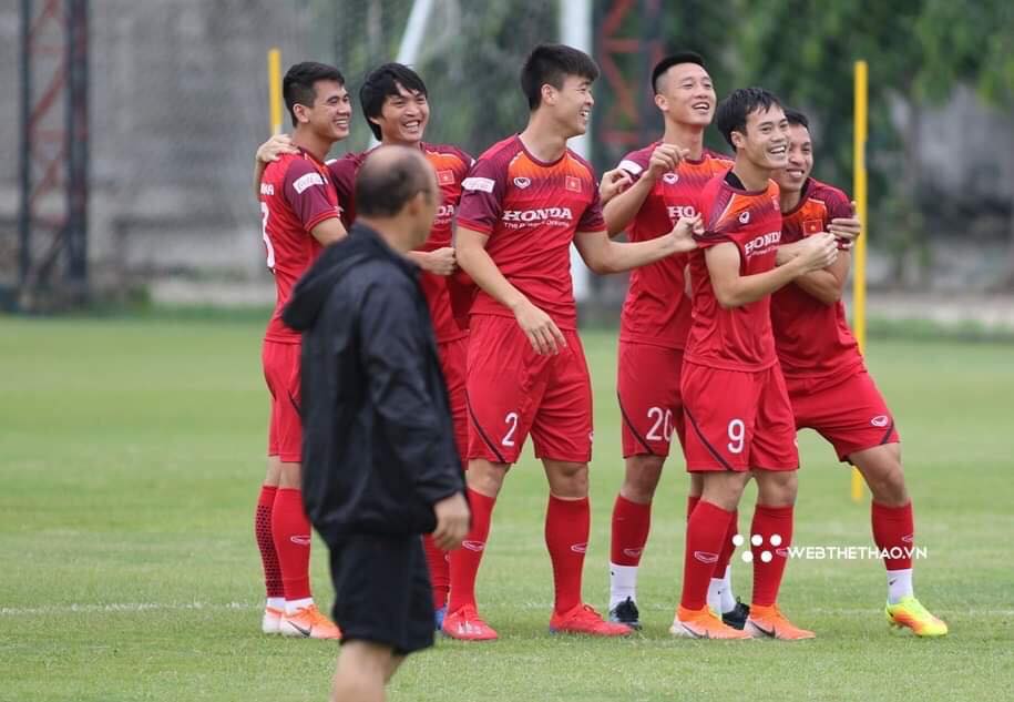 HLV Park Hang Seo trầm tư trước trận đấu với ĐT Thái Lan
