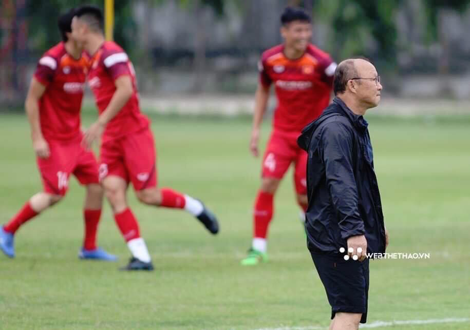 HLV Park Hang Seo trầm tư trước trận đấu với ĐT Thái Lan