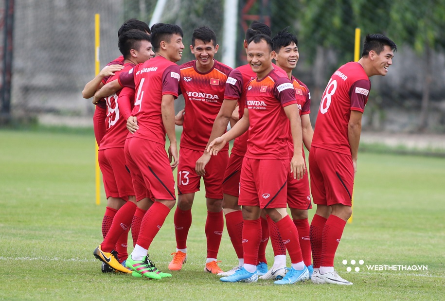 Danh sách 23 cầu thủ ĐT Việt Nam đấu với Thái Lan: Văn Hậu ở lại, Hà Minh Tuấn bị loại
