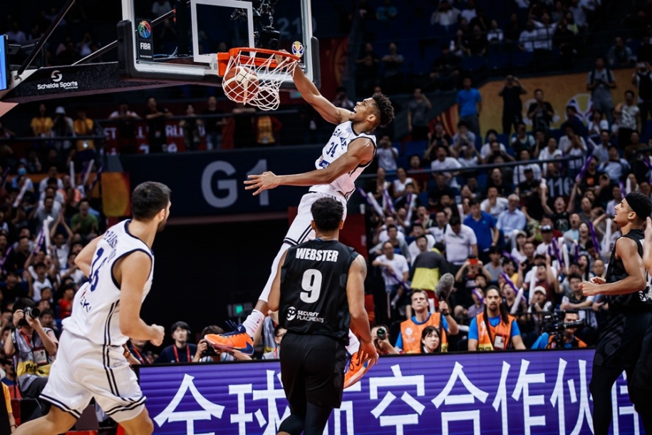 Giannis Antetokounmpo bật chế độ MVP, đưa Hy Lạp vào vòng 2 FIBA World Cup