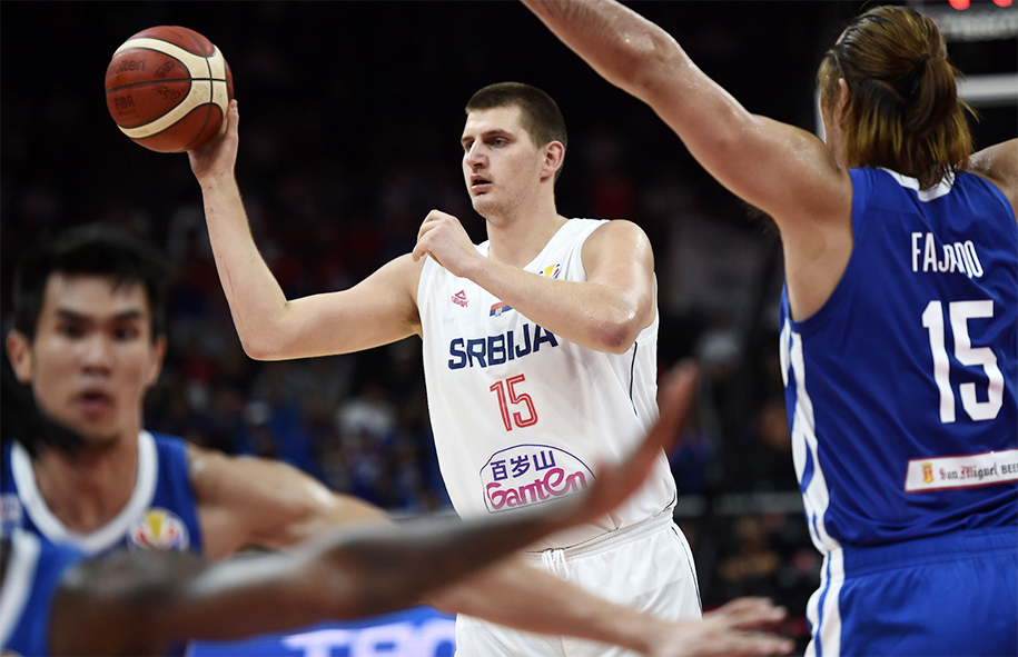 Đừng đùa với Nikola Jokic, sao NBA đang sắm vai siêu dự bị FIBA World Cup