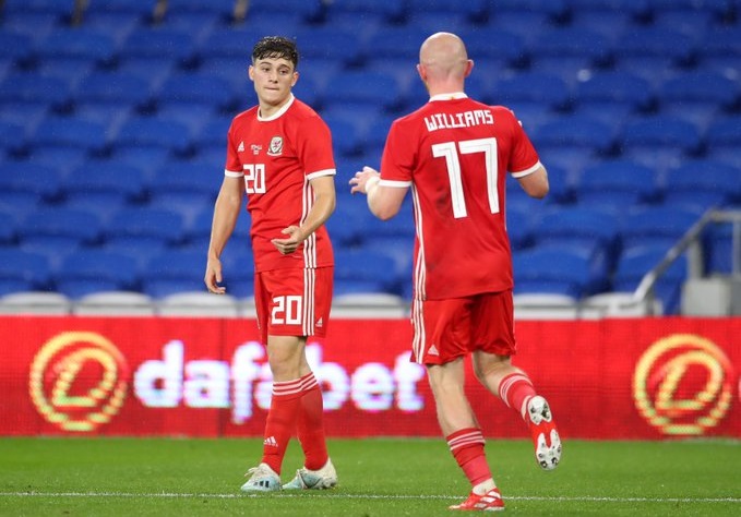 CĐV MU so sánh Daniel James với Robben sau khi ghi bàn cho xứ Wales