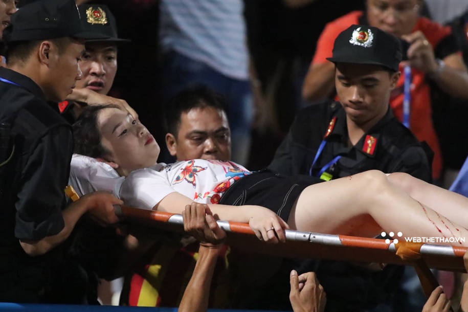 Hà Nội FC lên án hành vi đốt pháo sáng ở sân Hàng Đẫy