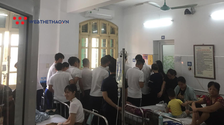 Quang Hải, Văn Quyết thăm nạn nhân trúng pháo sáng của CĐV Nam Định