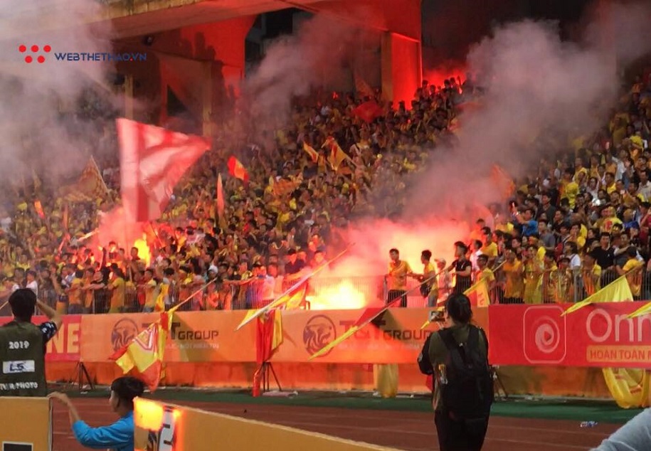 Nam Định FC quyết tìm ra kẻ đốt pháo sáng sân Hàng Đẫy