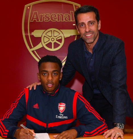 Arsenal giữ chân tài năng trẻ bằng hợp đồng dài hạn