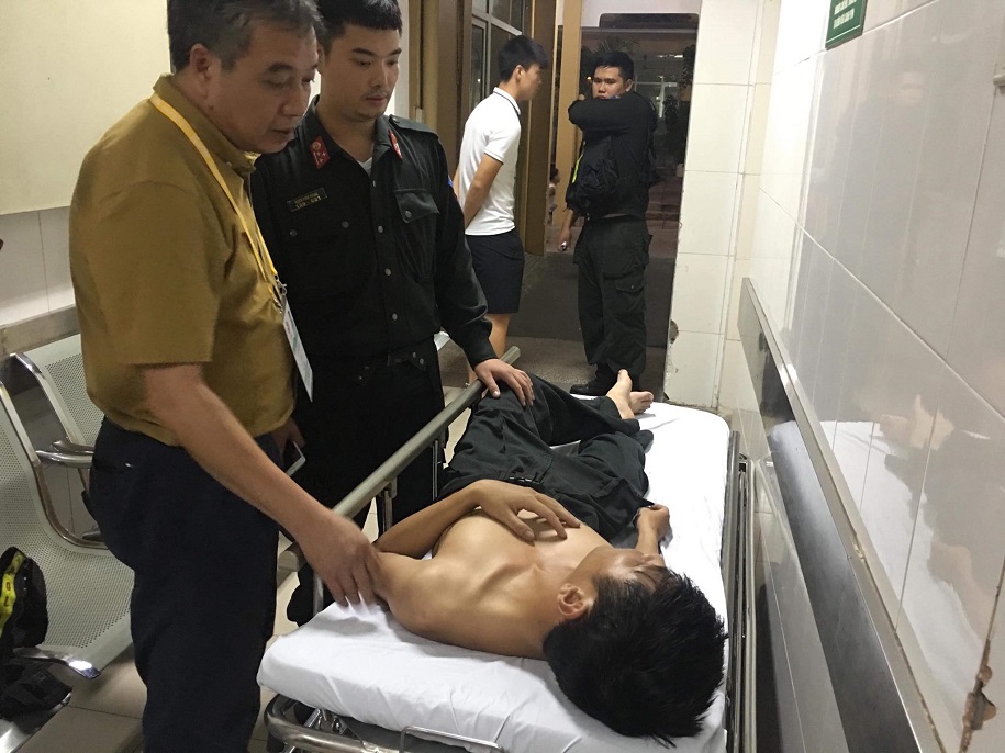 Sau sự cố pháo sáng, chủ tịch CLB Hà Nội bị kỷ luật