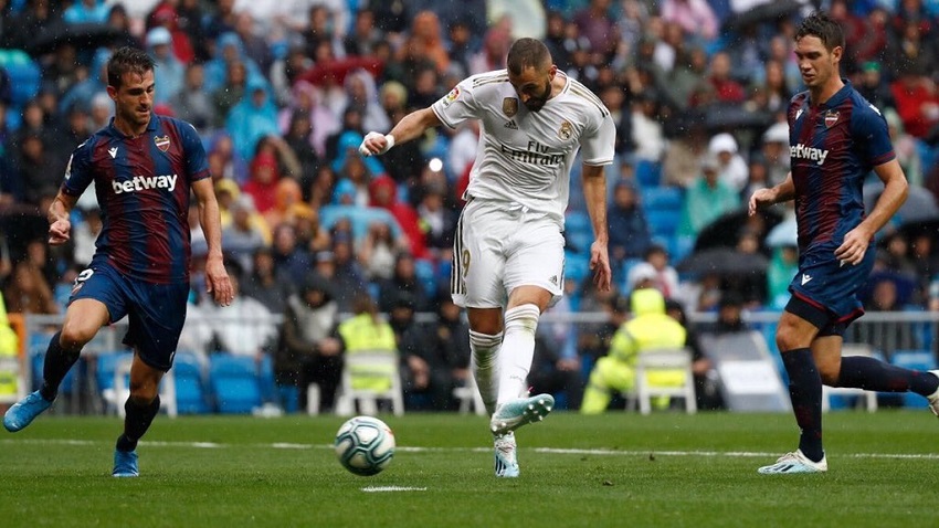 Benzema tạo cột mốc ghi bàn mới với Real Madrid trong 6 phút