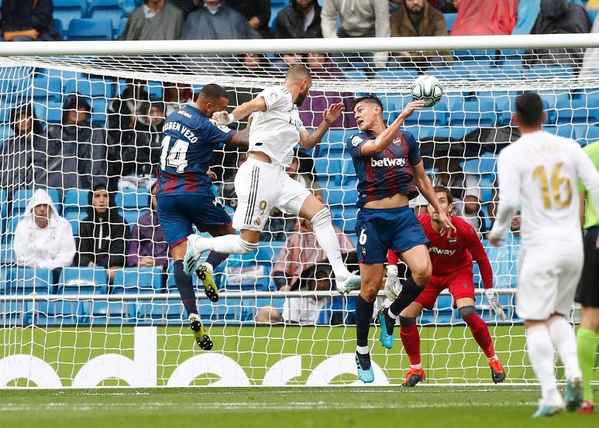 Benzema tạo cột mốc ghi bàn mới với Real Madrid trong 6 phút