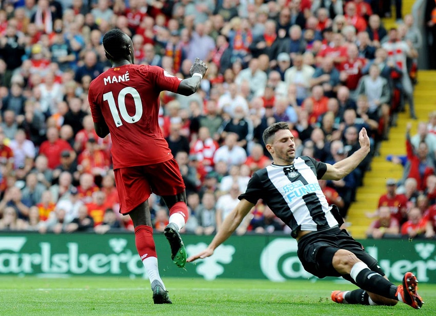 Mane và Salah biến thành “thùng thuốc súng” cho Liverpool từ… bất đồng