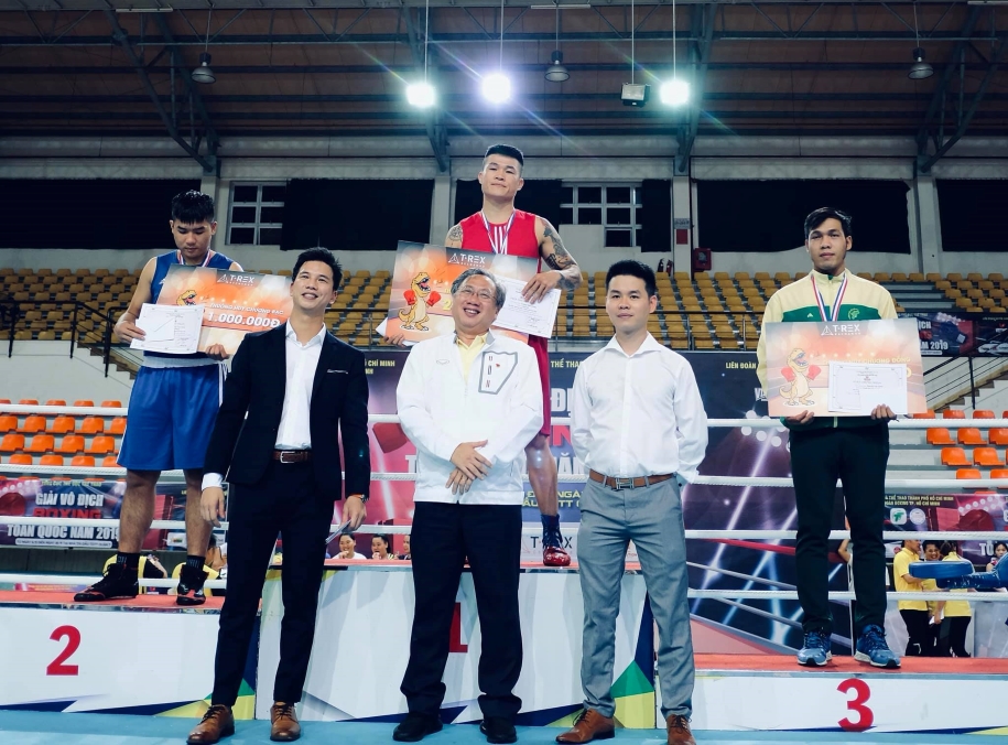 Nhà vô địch Boxing Trương Đình Hoàng tiếp tục trị vì hạng cân 81kg