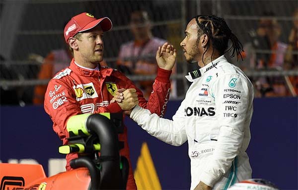 Singapore Grand Prix: Charles Leclerc chiếm pole trước Lewis Hamilton lần thứ 3 liên tiếp