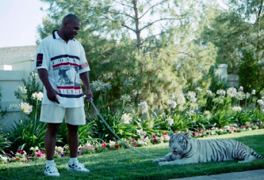 Mike Tyson giải thích tại sao nhà anh có hổ