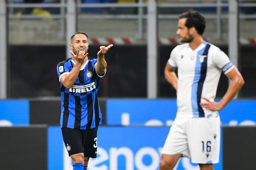 Inter đánh bại Lazio và Conte đi vào lịch sử Serie A