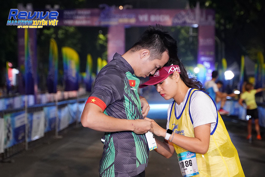 Bảo Thanh, Tuấn Tú khuấy động Revive Marathon Xuyên Việt trong tiết thu Hà Nội