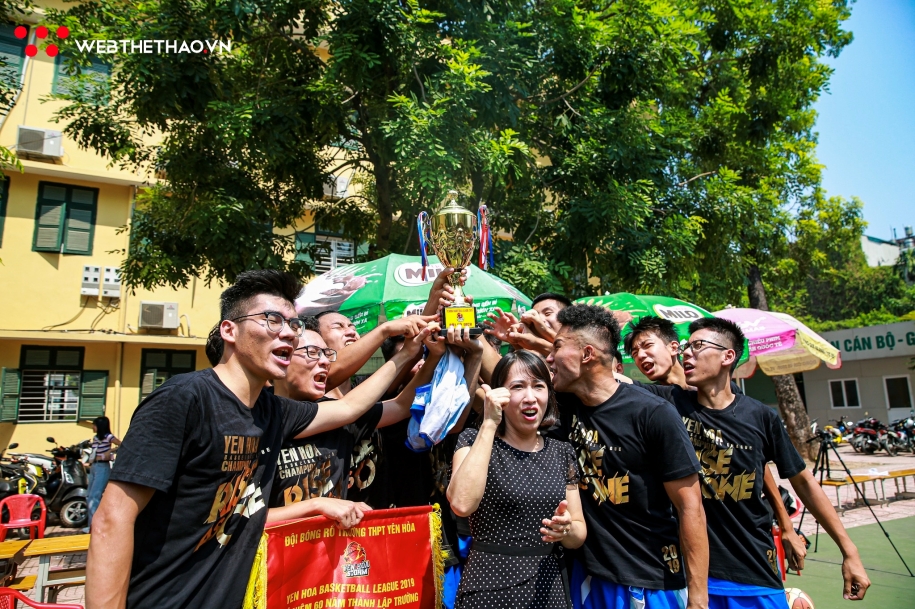 Rapper Phương Cào và đội Da Lab giành hạng Ba tại Yên Hòa Basketball League