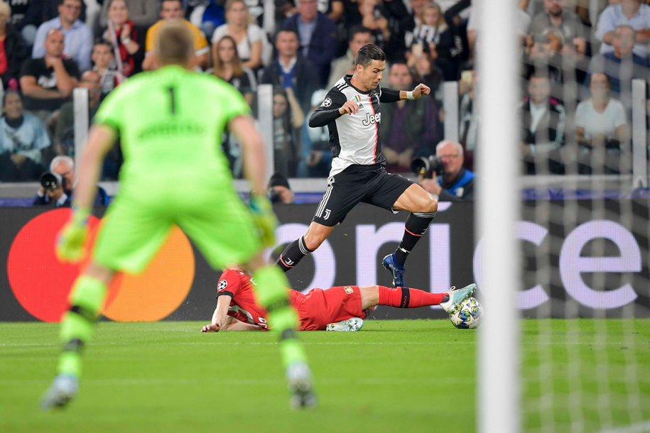 Ronaldo lại phá đổ thêm kỷ lục tại Cúp C1 châu Âu