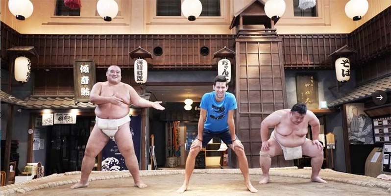 Djokovic trải nghiệm với sumo và kiểm tra vai ở Japan Open