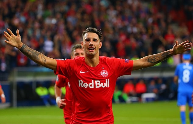 Arsenal cử trinh sát viên theo dõi ngôi sao Salzburg