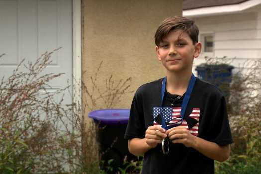 Cậu bé 9 tuổi vô địch 10km vì chạy nhầm đường dù đăng ký 5km
