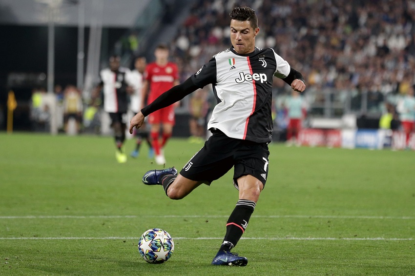 Ronaldo lập 2 dấu mốc đặc biệt ở Cúp C1 cùng Juventus