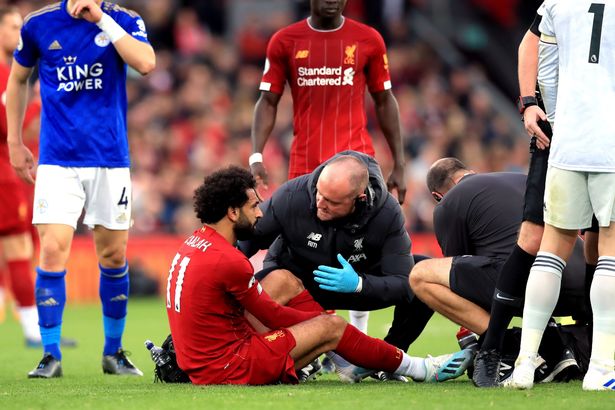 HLV Jurgen Klopp muốn rút thẻ đỏ với cầu thủ khiến Salah chấn thương