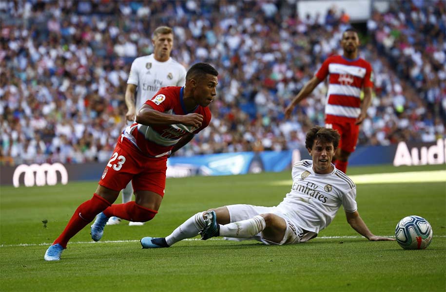 Kết quả Real Madrid vs Granada (FT 4-2):Hazard nổ súng, Kền Kền Trắng tiếp tục dẫn đầu