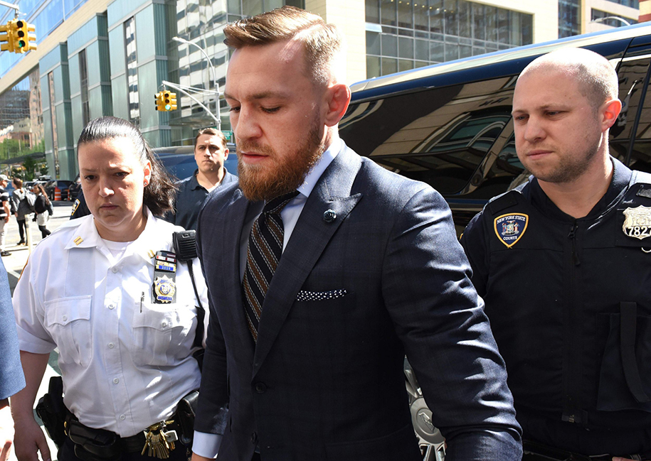 Conor McGregor có thể lĩnh án tù 6 tháng vì tấn công người trong quán bar