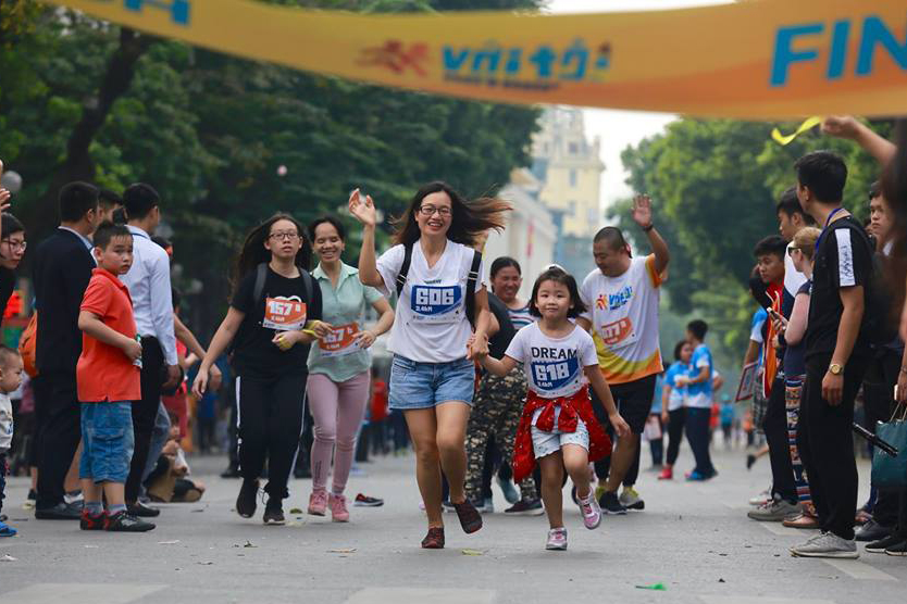 Chạy với tôi - 2gether 2019: Lần đầu chạy bán marathon với người khiếm thị