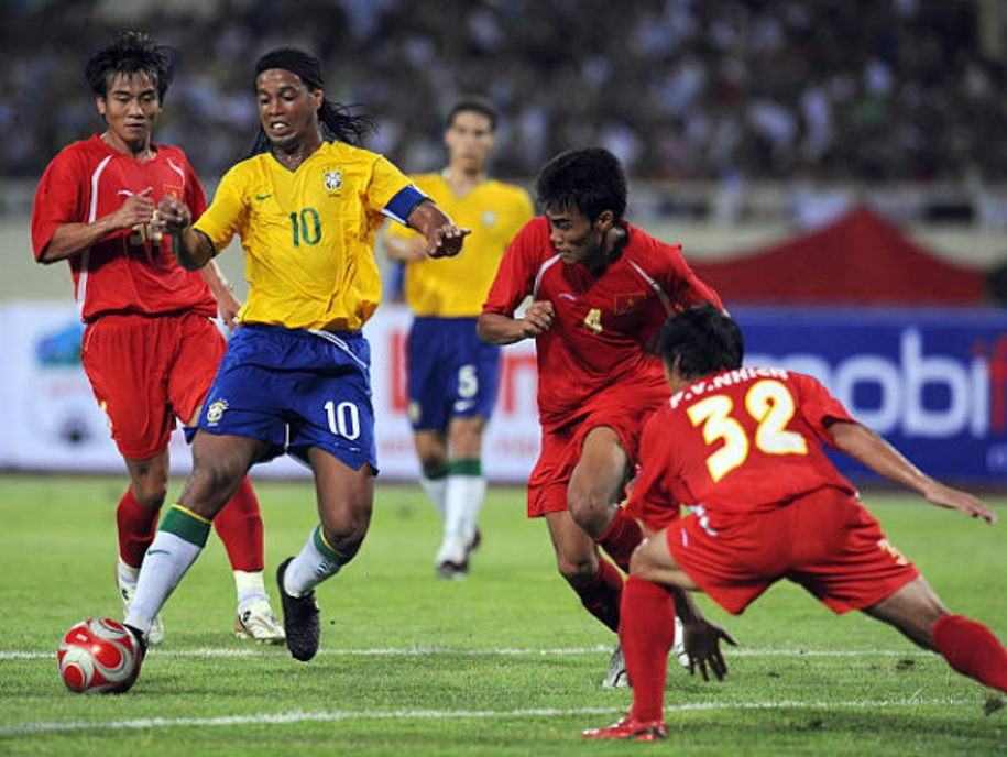 Ronaldinho đến Việt Nam: Thực hư ra sao?