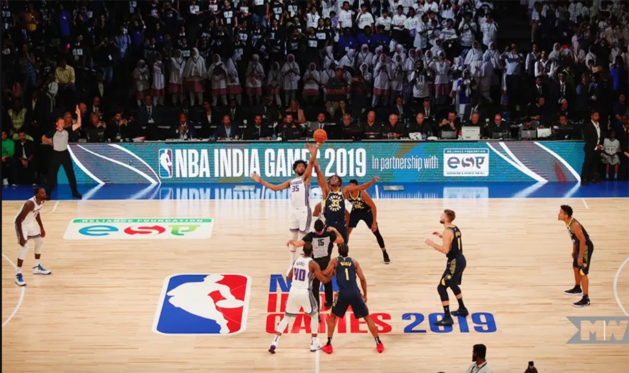 Máy bay Sacramento Kings bị sét đánh trên đường trở về từ NBA India Games