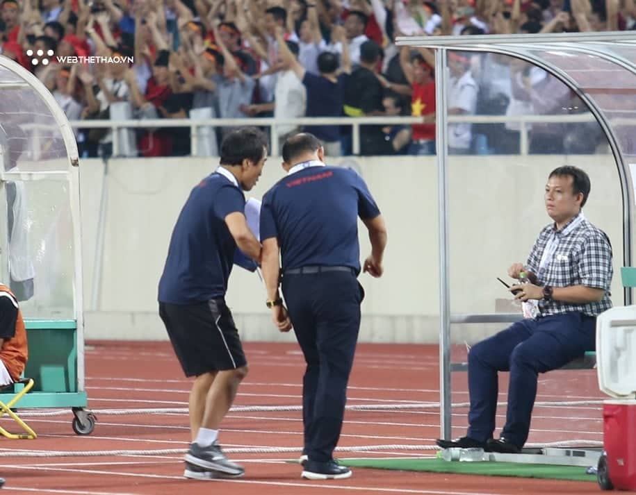 Có một HLV Park Hang Seo rất khác sau bàn thắng của Quang Hải